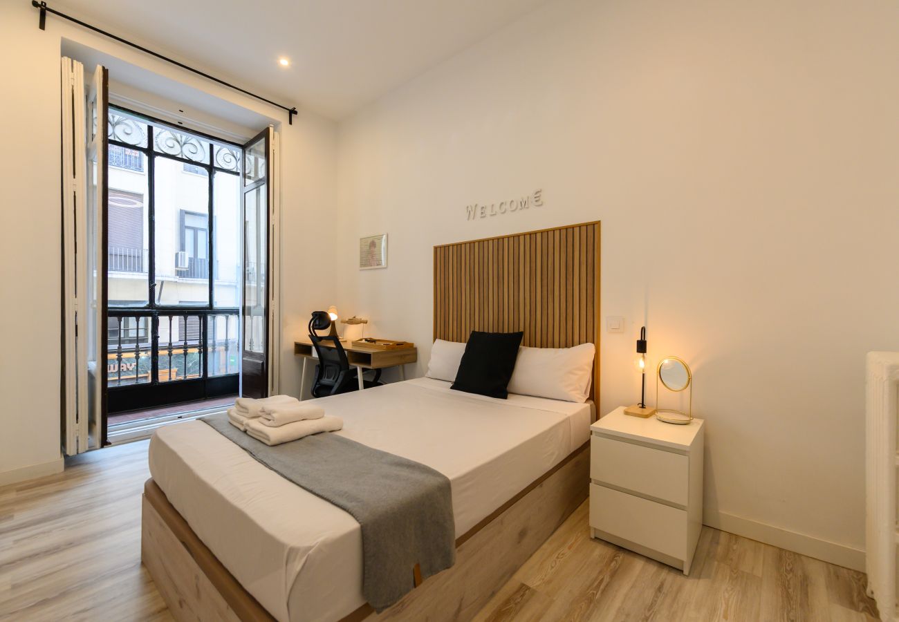 Rent by room in Madrid - Zurich: habitación con comodidad y zonas compartidas Gran Vía-Madrid.Temporal