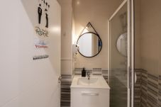 Rent by room in Madrid - Zurich: habitación con comodidad y zonas compartidas Gran Vía-Madrid