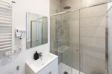 Rent by room in Madrid - Zurich: habitación con comodidad y zonas compartidas Gran Vía-Madrid