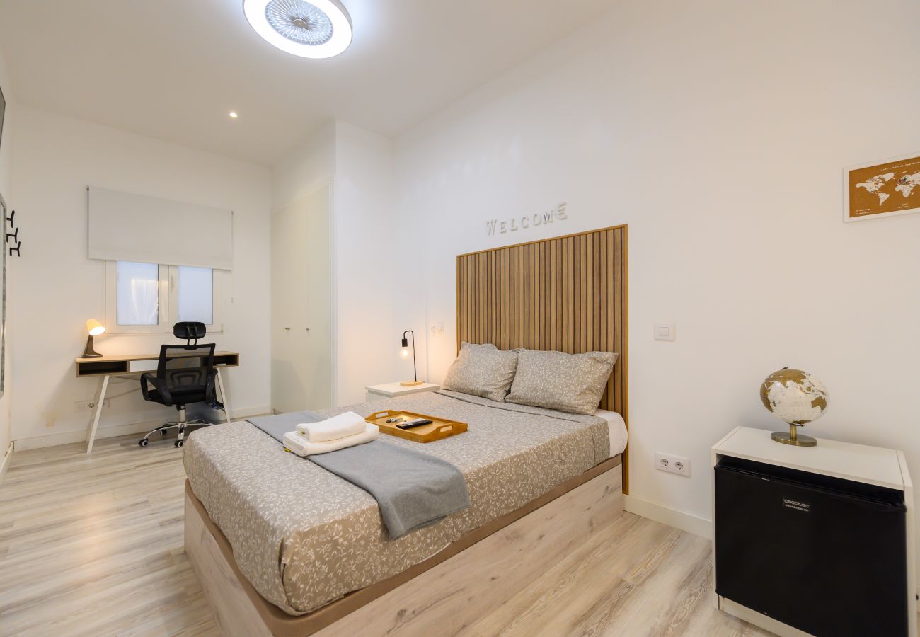 Rent by room in Madrid - Roma: habitación con comodidad y zonas compartidas Gran Vía-Madrid.Temporal