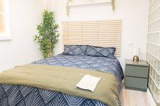 Rent by room in Madrid - Sucre: Habitación con confort y esencia boliviana en Madrid