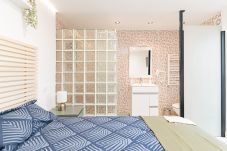 Rent by room in Madrid - Sucre: Habitación con confort y esencia boliviana en Madrid