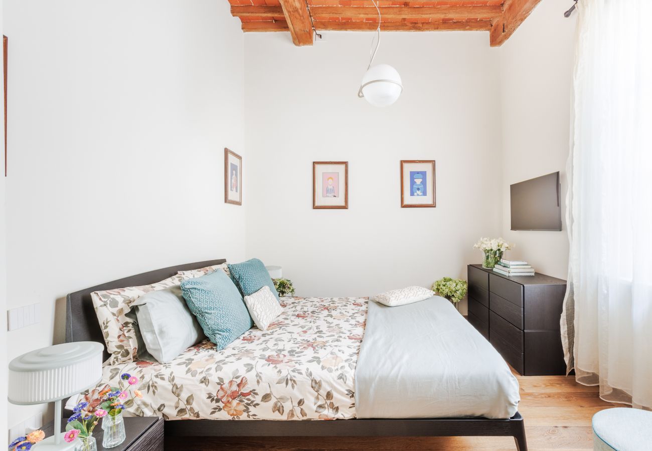 Appartement in Lucca - Historic and Contemporary 3 Bedrooms inside Lucca Appartement in Lucca - Historic and Contemporary 3 Bedrooms inside Lucca