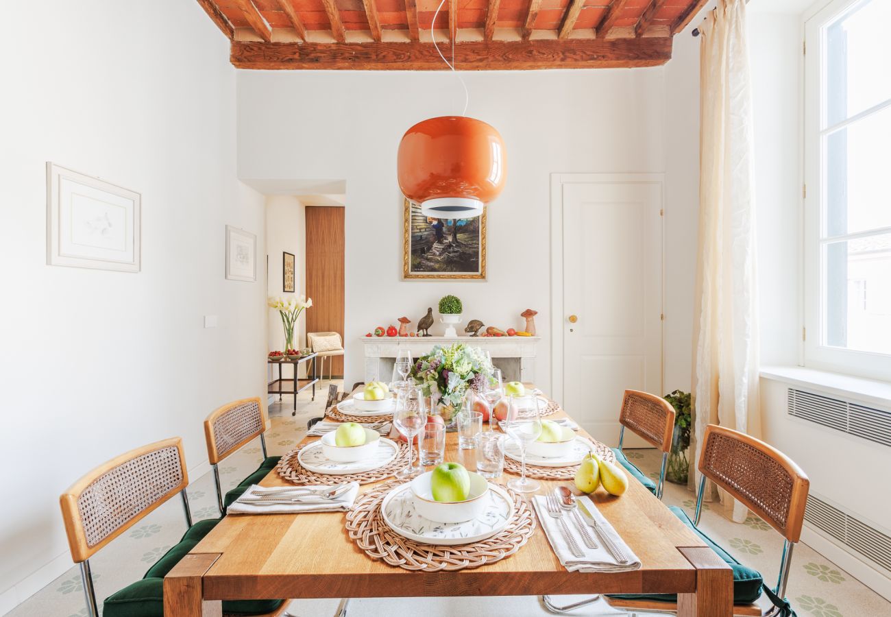 Appartement in Lucca - Historic and Contemporary 3 Bedrooms inside Lucca Appartement in Lucca - Historic and Contemporary 3 Bedrooms inside Lucca