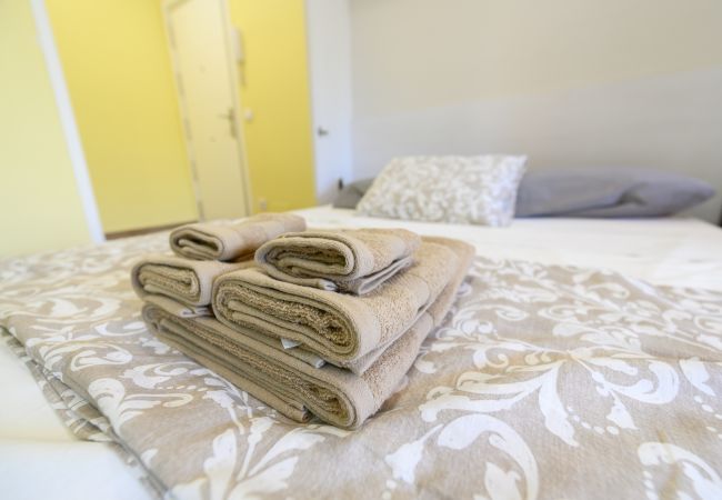 Studio in Madrid - Estudio con balcón – Todo lo que necesitas para una estancia perfecta en Madrid. Temporal Studio in Madrid - Estudio con balcón – Todo lo que necesitas para una estancia perfecta en Madrid. Temporal