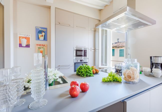 Appartement in Lucca - The White Lotus Penthouse, Modern Flat with Elevator Appartement in Lucca - The White Lotus Penthouse, Modern Flat with Elevator