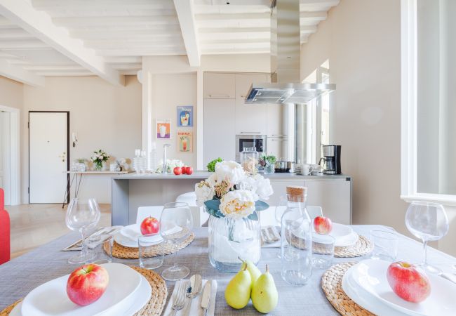 Appartement in Lucca - The White Lotus Penthouse, Modern Flat with Elevator Appartement in Lucca - The White Lotus Penthouse, Modern Flat with Elevator
