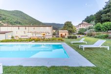 Villa in Vorno - Authentic Luxury Retreat with Private Pool 
