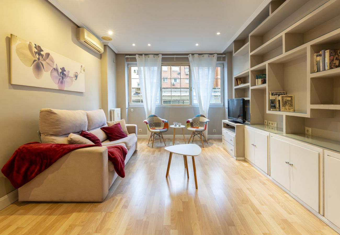 Apartamento en Madrid - Cozy Apartment Madrid. Bº SALAMANCA, IFEMA. AEROPUERTO. 2 ROOMS- 6 PAX - ELEVATOR .Temporal