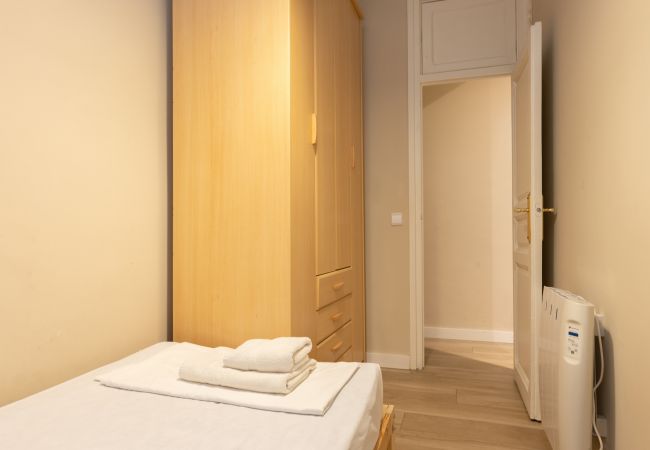 Apartamento en Barcelona - CALABRIA, piso amplio ideal familias o grupos en Eixample, Barcelona centro Apartamento en Barcelona - CALABRIA, piso amplio ideal familias o grupos en Eixample, Barcelona centro