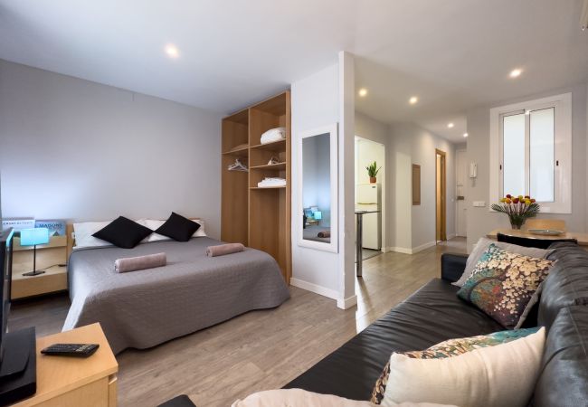 Apartamento en Barcelona - Estudio en alquiler luminoso, tranquilo y muy bien situado en Gracia, Barcelona centro Apartamento en Barcelona - Estudio en alquiler luminoso, tranquilo y muy bien situado en Gracia, Barcelona centro