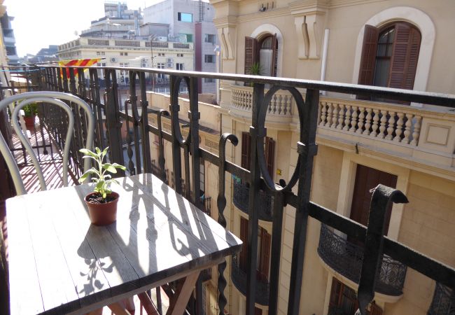 Apartamento en Barcelona - Piso con encanto, restaurado y equipado, muy bonito y luminoso en Barcelona centro, Gracia Apartamento en Barcelona - Piso con encanto, restaurado y equipado, muy bonito y luminoso en Barcelona centro, Gracia