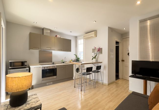 Apartamento en Barcelona - Piso con encanto, restaurado y equipado, muy bonito y luminoso en Barcelona centro, Gracia Apartamento en Barcelona - Piso con encanto, restaurado y equipado, muy bonito y luminoso en Barcelona centro, Gracia