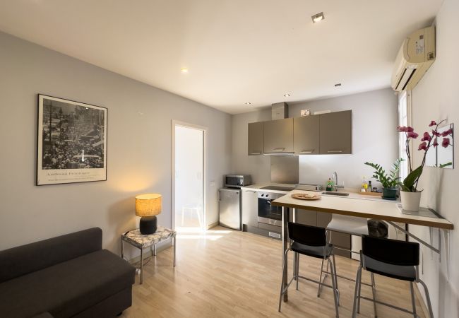 Apartamento en Barcelona - Piso con encanto, restaurado y equipado, muy bonito y luminoso en Barcelona centro, Gracia Apartamento en Barcelona - Piso con encanto, restaurado y equipado, muy bonito y luminoso en Barcelona centro, Gracia