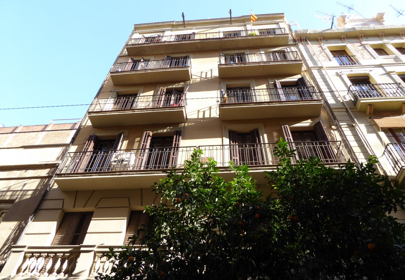 Apartamento en Barcelona - Apartamento bonito con balcón en alquiler por días en Barcelona centro, Gracia Apartamento en Barcelona - Apartamento bonito con balcón en alquiler por días en Barcelona centro, Gracia