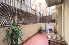 Apartamento en Barcelona - Piso con patio terraza privada en alquiler en Barcelona centro, Gracia