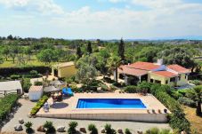 Finca espaciosa, piscina, jardín, naturaleza, tomar el sol