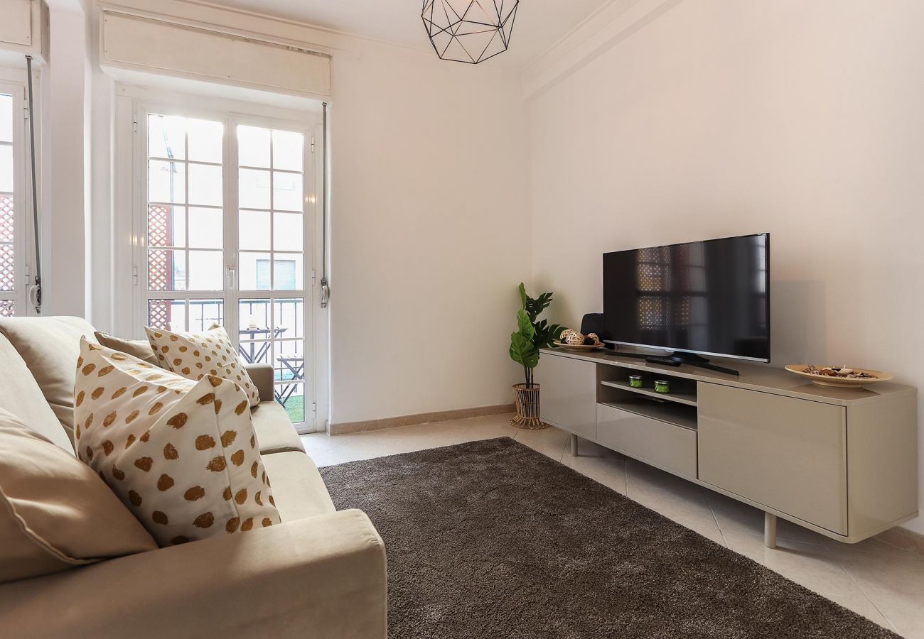 Principe Real Balcony by Homing Principe Real Balcony by Homing