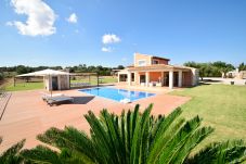  Finca con jardín y piscina para el alquiler en Mallorca