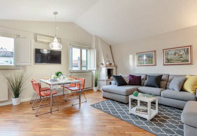 Apartamento en Lucca -  PENTHOUSE DE TERRAZA PANORÁMICA dentro de los muros de Lucca Apartamento en Lucca -  PENTHOUSE DE TERRAZA PANORÁMICA dentro de los muros de Lucca