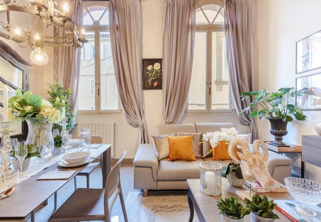 Apartamento en Lucca - ARIAS APARTMENT in the iconic Piazza San Michele Apartamento en Lucca - ARIAS APARTMENT in the iconic Piazza San Michele