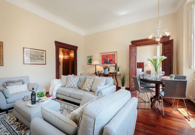 Apartamento en Lucca - SANTA CROCE Apartment, Central and Convenient Apartamento en Lucca - SANTA CROCE Apartment, Central and Convenient