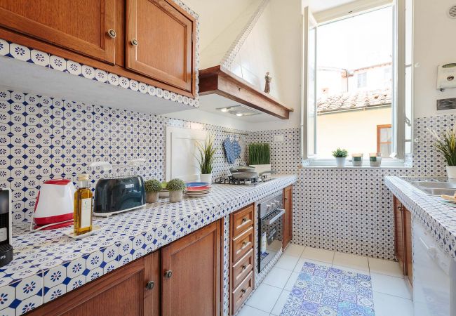 Apartamento en Lucca - SANTA CROCE Apartment, Central and Convenient Apartamento en Lucca - SANTA CROCE Apartment, Central and Convenient