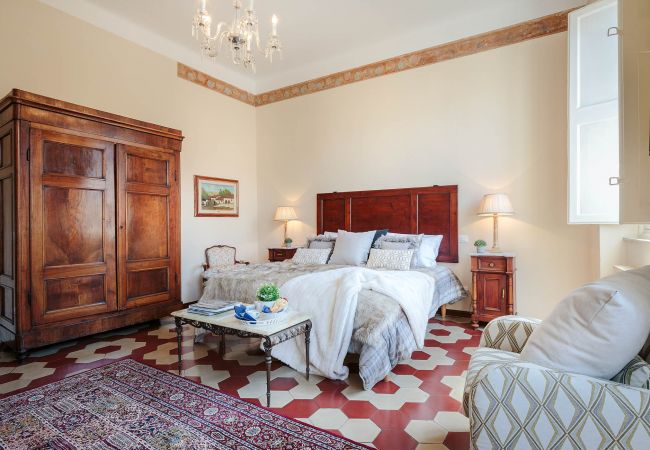 Apartamento en Lucca - SANTA CROCE Apartment, Central and Convenient Apartamento en Lucca - SANTA CROCE Apartment, Central and Convenient
