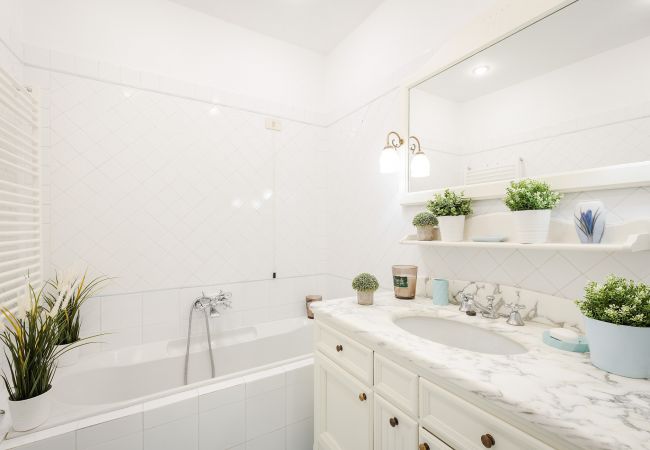 Apartamento en Lucca - SANTA CROCE Apartment, Central and Convenient Apartamento en Lucca - SANTA CROCE Apartment, Central and Convenient