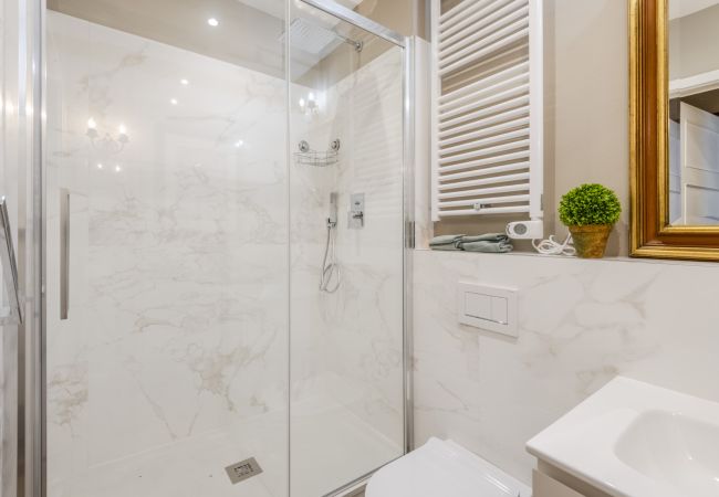 Apartamento en Lucca - SANTA CROCE Apartment, Central and Convenient Apartamento en Lucca - SANTA CROCE Apartment, Central and Convenient