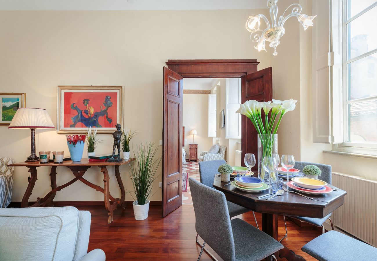 Apartamento en Lucca - SANTA CROCE Apartment, Central and Convenient Apartamento en Lucca - SANTA CROCE Apartment, Central and Convenient