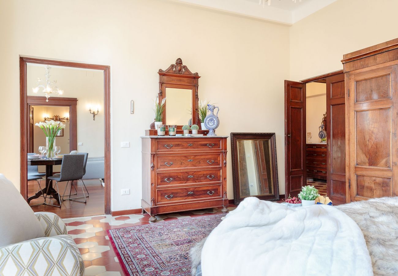 Apartamento en Lucca - SANTA CROCE Apartment, Central and Convenient Apartamento en Lucca - SANTA CROCE Apartment, Central and Convenient