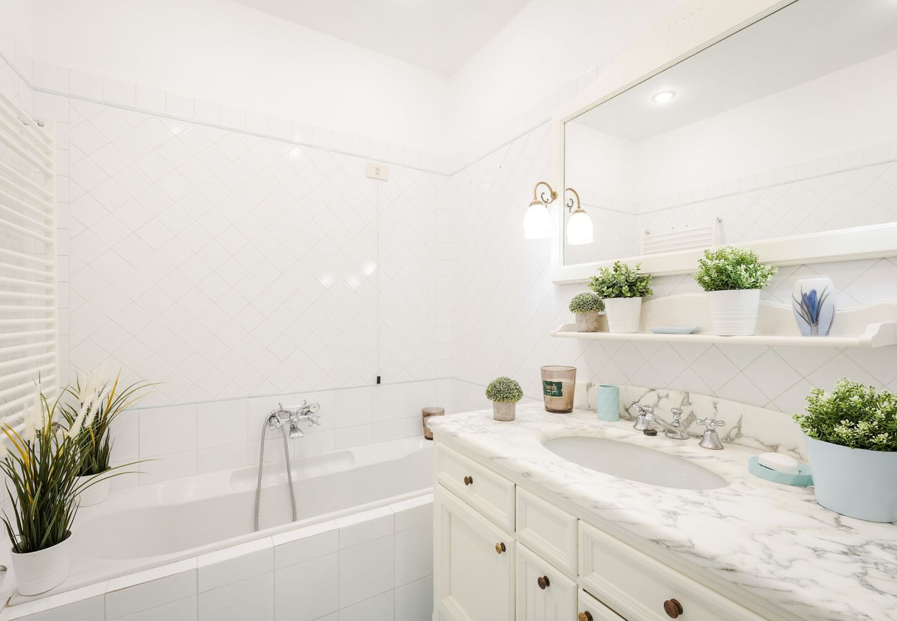Apartamento en Lucca - SANTA CROCE Apartment, Central and Convenient Apartamento en Lucca - SANTA CROCE Apartment, Central and Convenient