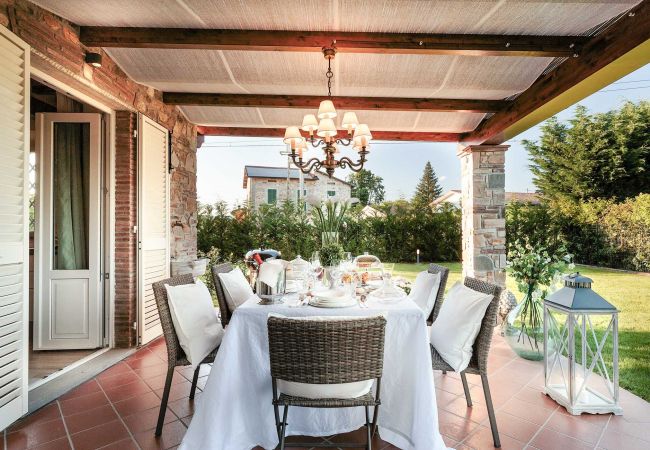 Villa en Capannori - VILLA PEMOLA a Luxury Farmhouse with Garden and bikes in Lucca Town Villa en Capannori - VILLA PEMOLA a Luxury Farmhouse with Garden and bikes in Lucca Town