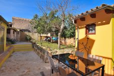 Casa en Muro - Casa de Pueblo 015 con piscina privada, jardín, terraza, barbacoa y WiFi