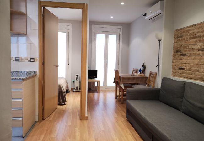 Apartamento en Barcelona - Piso bonito, restaurado en alquiler con patio terraza en Gracia, Barcelona centro