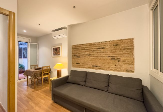 Apartamento en Barcelona - Piso bonito, restaurado en alquiler con patio terraza en Gracia, Barcelona centro Apartamento en Barcelona - Piso bonito, restaurado en alquiler con patio terraza en Gracia, Barcelona centro