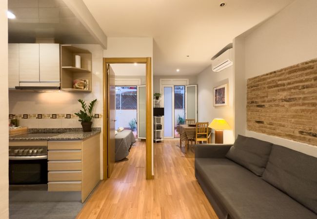 Apartamento en Barcelona - Piso bonito, restaurado en alquiler con patio terraza en Gracia, Barcelona centro Apartamento en Barcelona - Piso bonito, restaurado en alquiler con patio terraza en Gracia, Barcelona centro