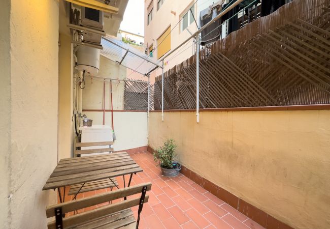 Apartamento en Barcelona - Piso bonito, restaurado en alquiler con patio terraza en Gracia, Barcelona centro Apartamento en Barcelona - Piso bonito, restaurado en alquiler con patio terraza en Gracia, Barcelona centro