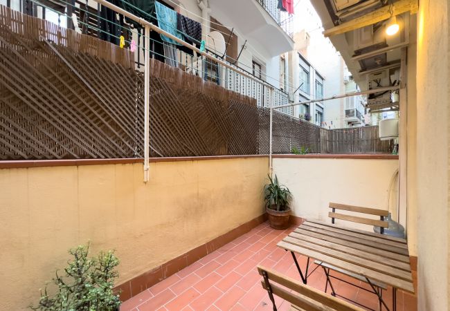 Apartamento en Barcelona - Piso bonito, restaurado en alquiler con patio terraza en Gracia, Barcelona centro Apartamento en Barcelona - Piso bonito, restaurado en alquiler con patio terraza en Gracia, Barcelona centro