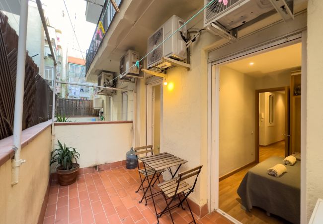 Apartamento en Barcelona - Piso bonito, restaurado en alquiler con patio terraza en Gracia, Barcelona centro Apartamento en Barcelona - Piso bonito, restaurado en alquiler con patio terraza en Gracia, Barcelona centro