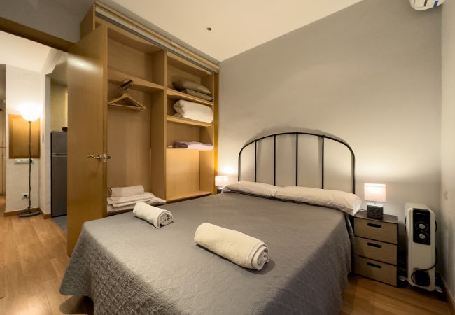 Apartamento en Barcelona - Piso bonito, restaurado en alquiler con patio terraza en Gracia, Barcelona centro Apartamento en Barcelona - Piso bonito, restaurado en alquiler con patio terraza en Gracia, Barcelona centro