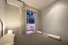 Apartamento en Barcelona - Piso bonito, restaurado en alquiler con patio terraza en Gracia, Barcelona centro