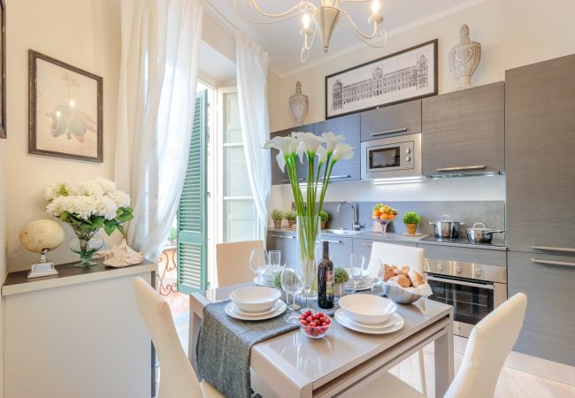 Apartamento en Lucca - The Most Central Terrace inside the Walls of Lucca Apartamento en Lucca - The Most Central Terrace inside the Walls of Lucca