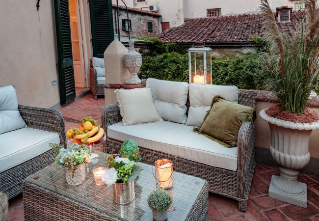 Apartamento en Lucca - The Most Central Terrace inside the Walls of Lucca Apartamento en Lucca - The Most Central Terrace inside the Walls of Lucca