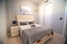 Apartamento en Madrid - M (JMC 5) BERNABEU R. MADRID STADIUM APARTMENT 1 ROOM 2 PAX PARKING  - MADRID BUSINESS CENTER