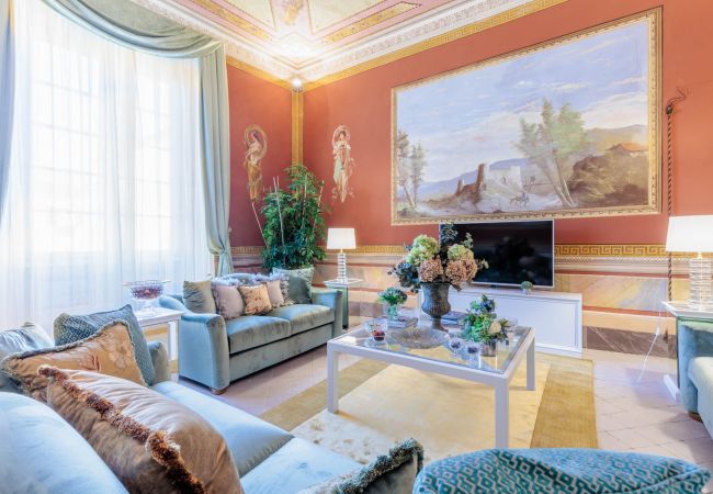 Apartamento en Lucca - Grand 3 bedrooms Apartment with elevator inside the walls of Lucca