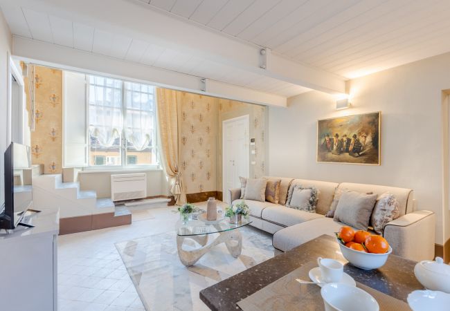 Apartamento en Lucca - Luxury 1 Bedroom Apartment with Elevator inside the Walls of Lucca by the Main Square Piazza San Michele