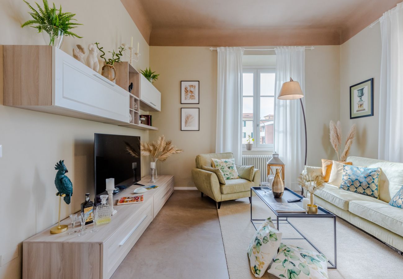 Apartamento en Lucca - Casa Gina, a modern charming urban retreat with free parking by the train station and the Walls of Lucca Apartamento en Lucca - Casa Gina, a modern charming urban retreat with free parking by the train station and the Walls of Lucca
