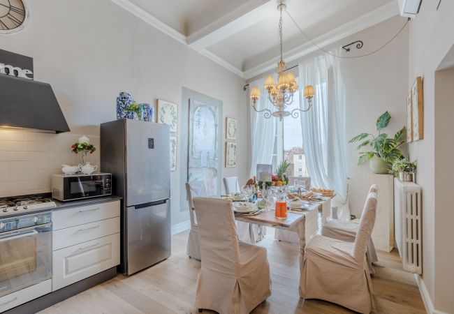 Apartamento en Lucca - Luxury 3 bedrooms Apartment Amazing Views over the Amphiteatre Square inside the Walls of Lucca Apartamento en Lucca - Luxury 3 bedrooms Apartment Amazing Views over the Amphiteatre Square inside the Walls of Lucca